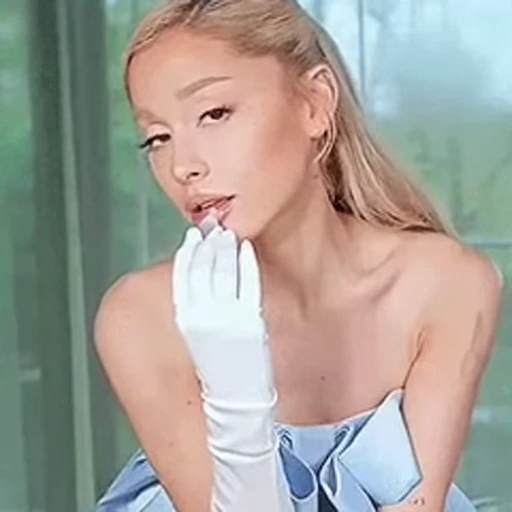 ♥️ Стикер «Ariana Grande» для Telegram