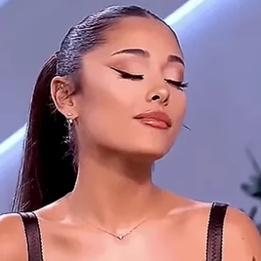 ♥️ Стикер «Ariana Grande» для Telegram