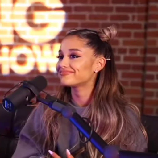 ♥️ Стикер «Ariana Grande» для Telegram