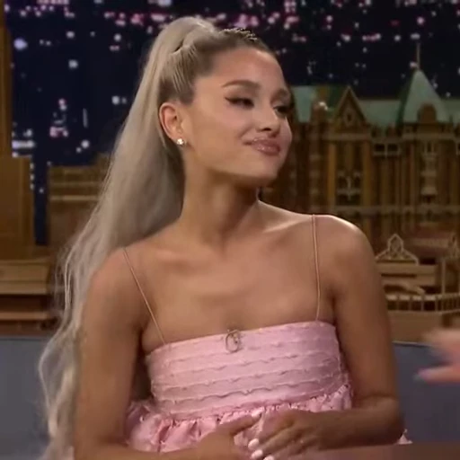 ♥️ Стикер «Ariana Grande» для Telegram