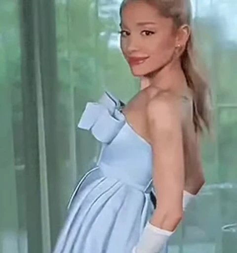 ♥️ Стикер «Ariana Grande» для Telegram