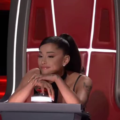 ♥️ Стикер «Ariana Grande» для Telegram