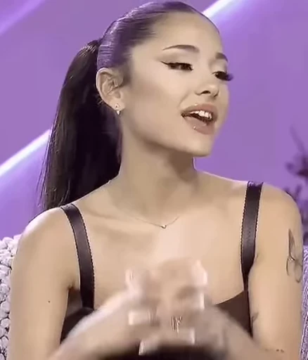 ♥️ Стикер «Ariana Grande» для Telegram