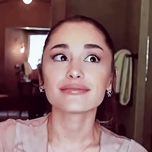 ♥️ Стикер «Ariana Grande» для Telegram