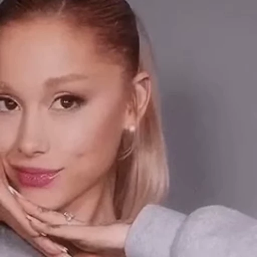 ♥️ Стикер «Ariana Grande» для Telegram