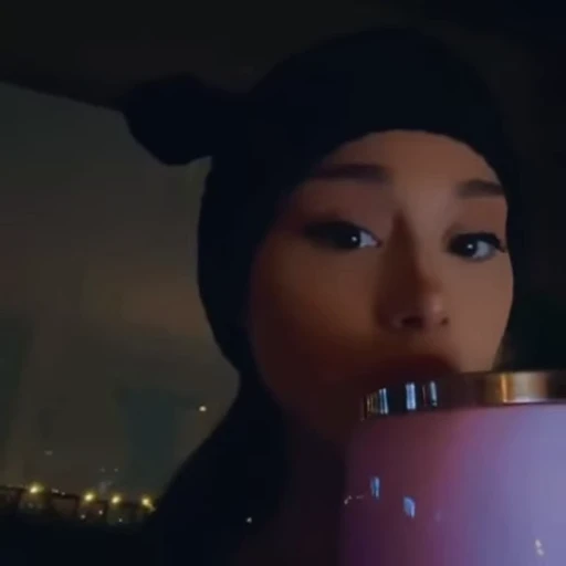 ♥️ Стикер «Ariana Grande» для Telegram