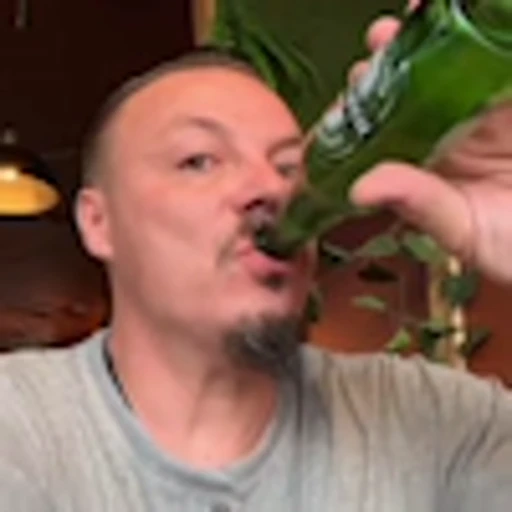 🍸 Эмодзи «Arnold Simonov» для Telegram