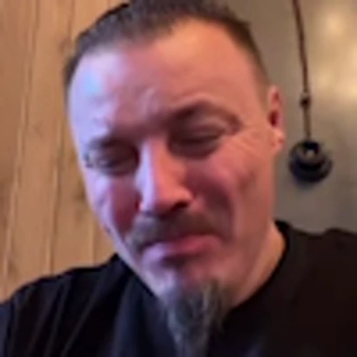 👎 Эмодзи «Arnold Simonov» для Telegram