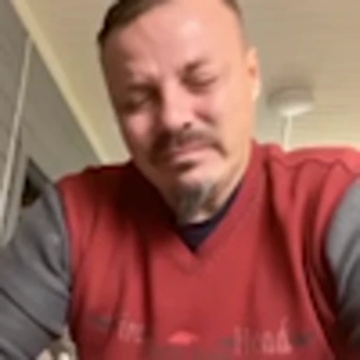 😢 Эмодзи «Arnold Simonov» для Telegram