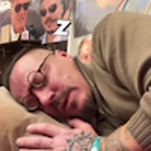 💤 Эмодзи «Arnold Simonov» для Telegram