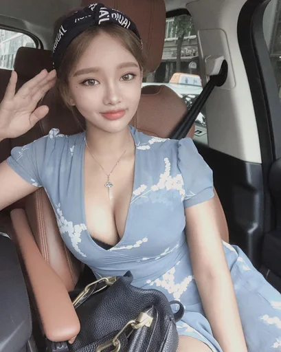 Стикерпак hot girl для Telegram