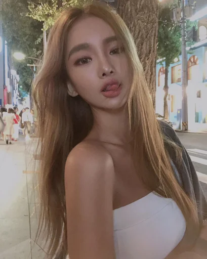 🌚 Стикер «hot girl» для Telegram