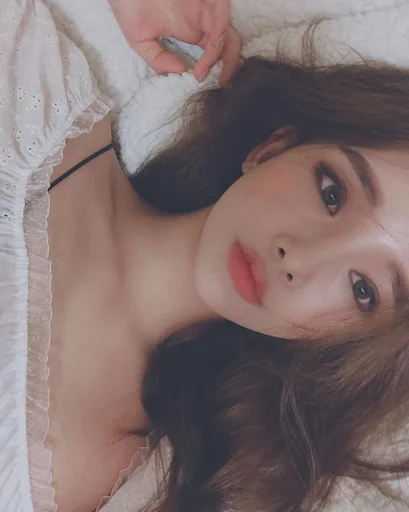 🌚 Стикер «hot girl» для Telegram