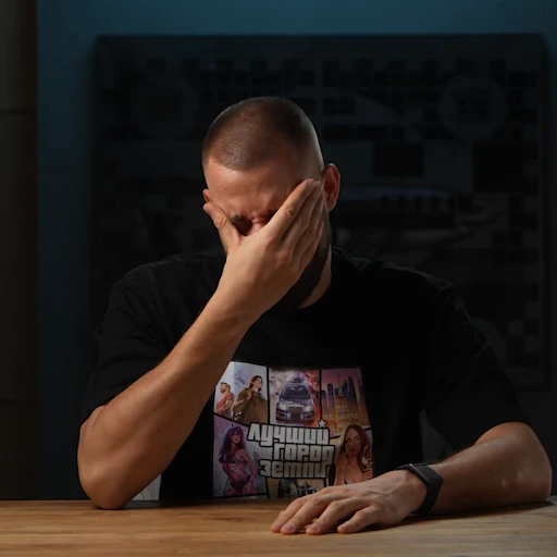🤦‍♂️ Стикер «Антонов такой Антонов» для Telegram
