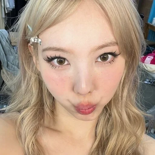🤎 Стикер «nayeon» для Telegram