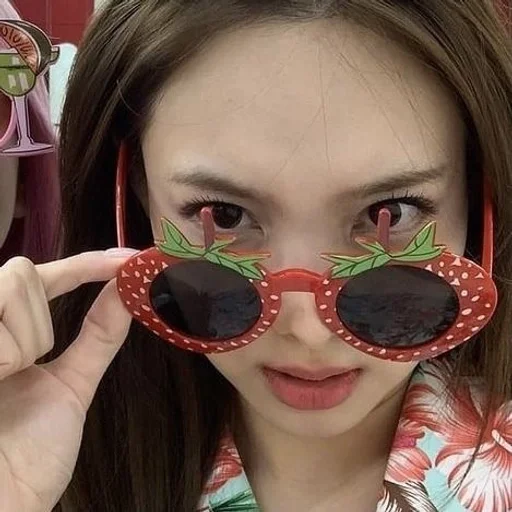 🤎 Стикер «nayeon» для Telegram