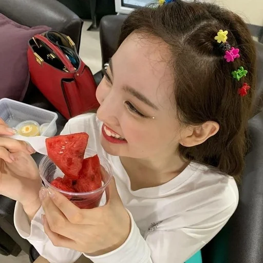 🤎 Стикер «nayeon» для Telegram