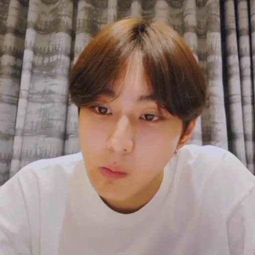 😬 Стикер «Lee Jongwoon» для Telegram