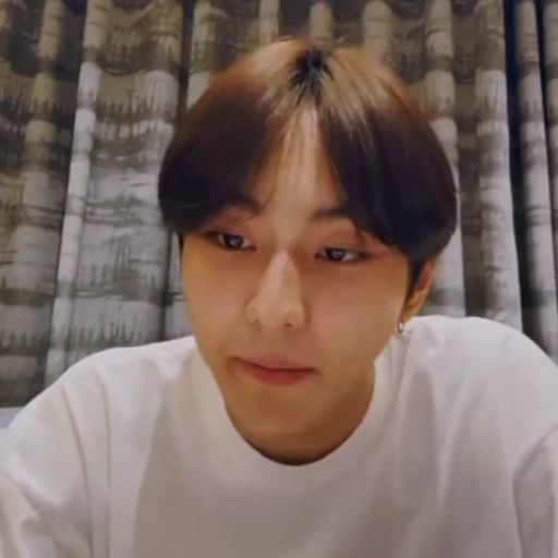 🙄 Стикер «Lee Jongwoon» для Telegram
