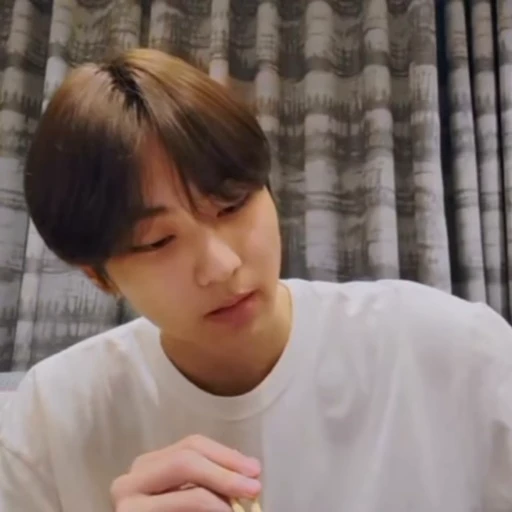 🧐 Стикер «Lee Jongwoon» для Telegram
