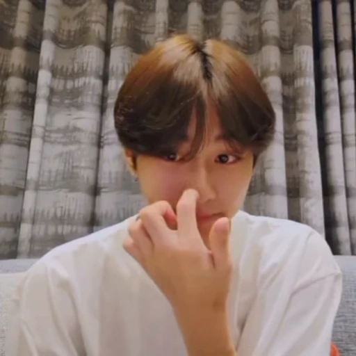 😑 Стикер «Lee Jongwoon» для Telegram