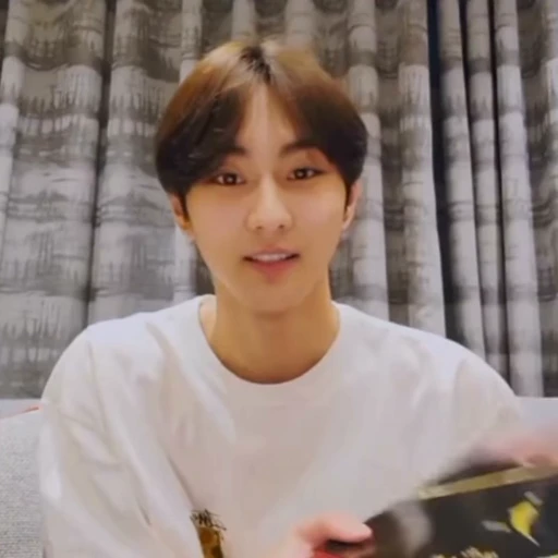 😍 Стикер «Lee Jongwoon» для Telegram
