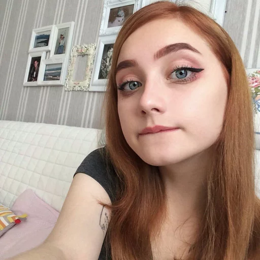 🇩🇪 Стикер «AYALUVSARA» для Telegram
