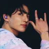 Стикер 22 🤩 bts