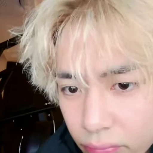 🐻 Стикер «kim taehyung bts» для Telegram