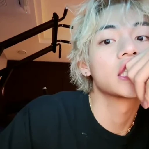 🐻 Стикер «kim taehyung bts» для Telegram