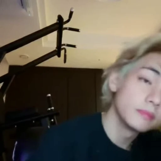 🐻 Стикер «kim taehyung bts» для Telegram