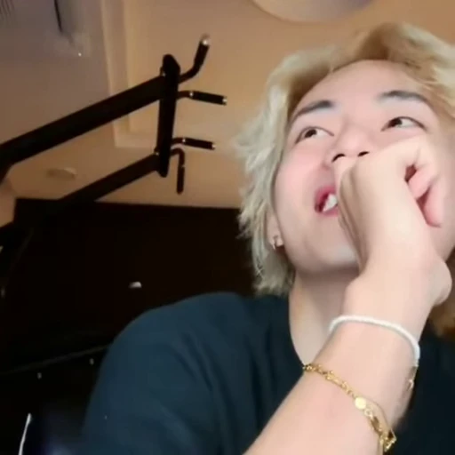 🐻 Стикер «kim taehyung bts» для Telegram