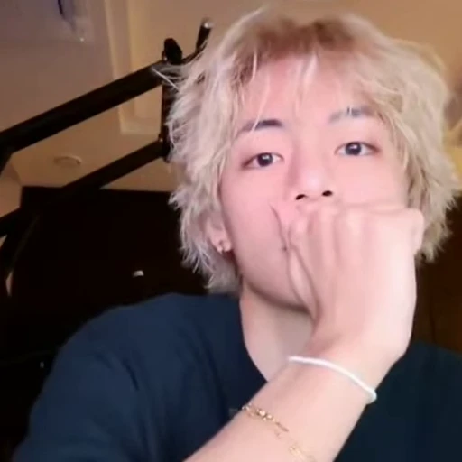🐻 Стикер «kim taehyung bts» для Telegram