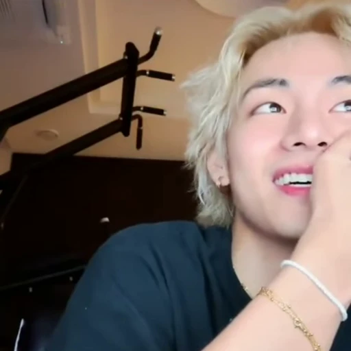 🐻 Стикер «kim taehyung bts» для Telegram