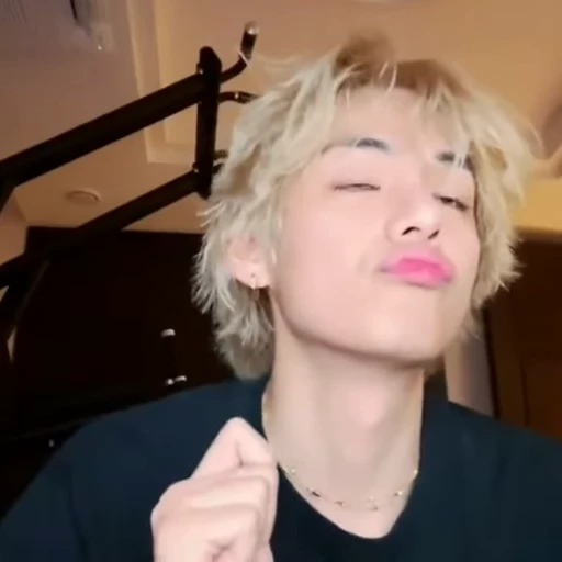 🐻 Стикер «kim taehyung bts» для Telegram