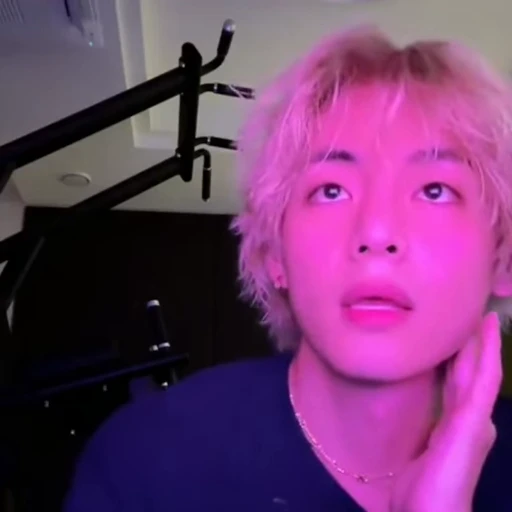🐻 Стикер «kim taehyung bts» для Telegram