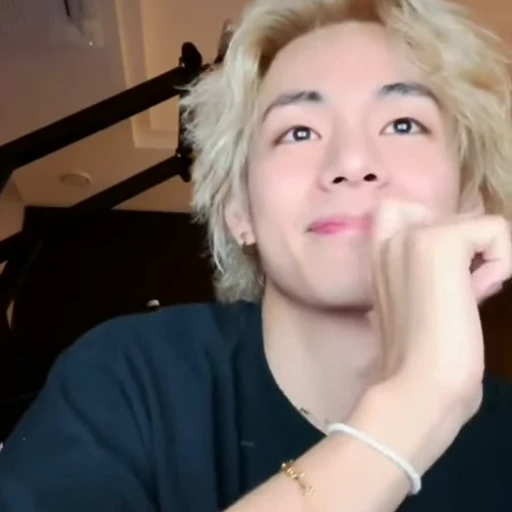 🐻 Стикер «kim taehyung bts» для Telegram