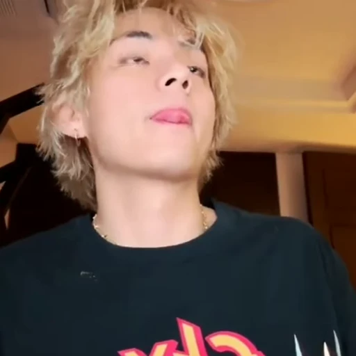 🐻 Стикер «kim taehyung bts» для Telegram