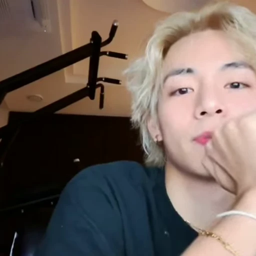 🐻 Стикер «kim taehyung bts» для Telegram