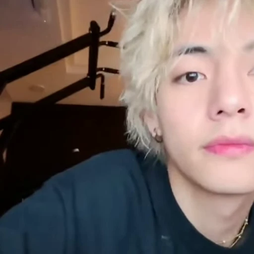 🐻 Стикер «kim taehyung bts» для Telegram
