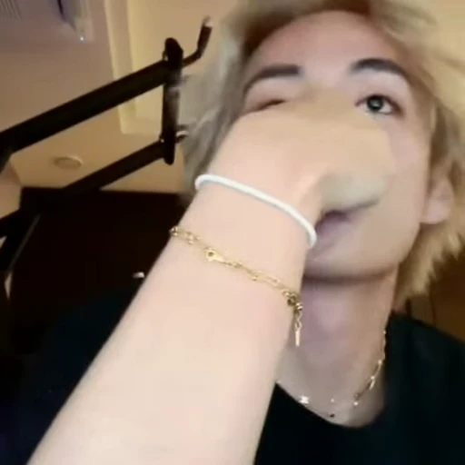 🐻 Стикер «kim taehyung bts» для Telegram