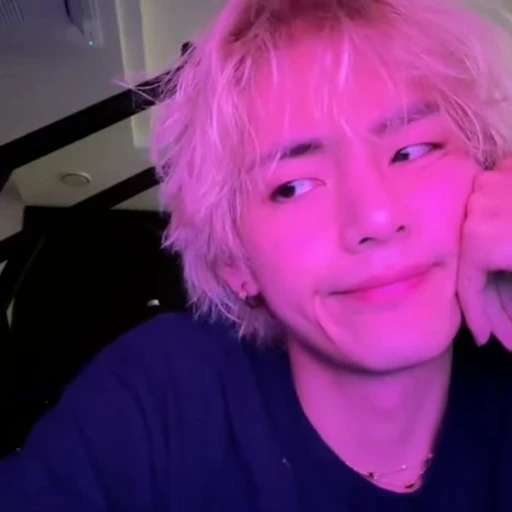 🐻 Стикер «kim taehyung bts» для Telegram