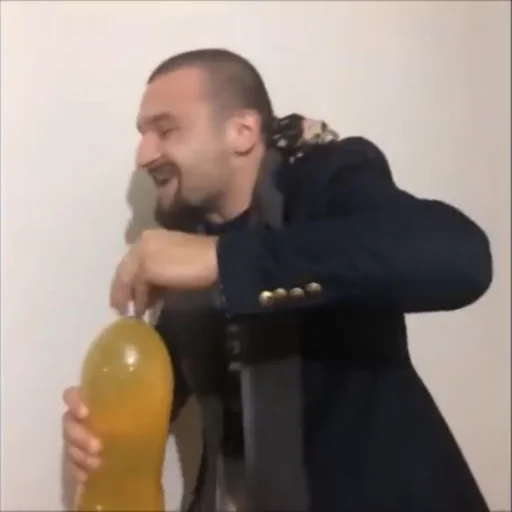 🧃 Стикер «Aykut Elmas» для Telegram