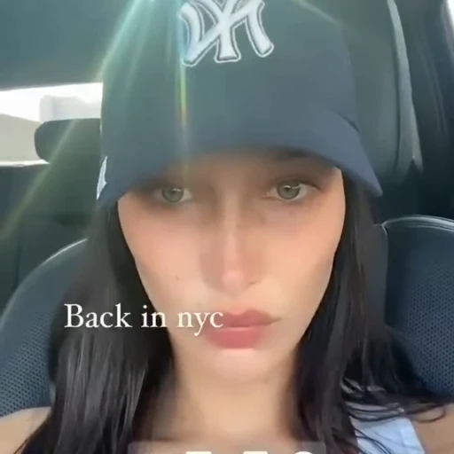 🩵 Стикер «Bella Hadid Белла Хадид» для Telegram