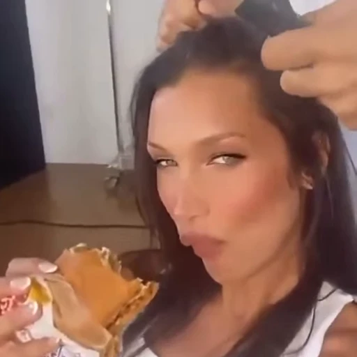 🩵 Стикер «Bella Hadid Белла Хадид» для Telegram