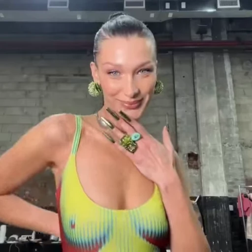 🩵 Стикер «Bella Hadid Белла Хадид» для Telegram