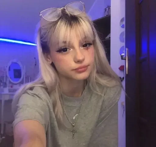 😌 Стикер «°best girls ~» для Telegram