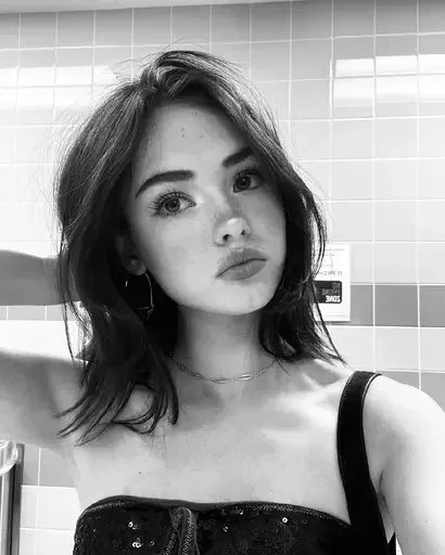 🫤 Стикер «°best girls ~» для Telegram