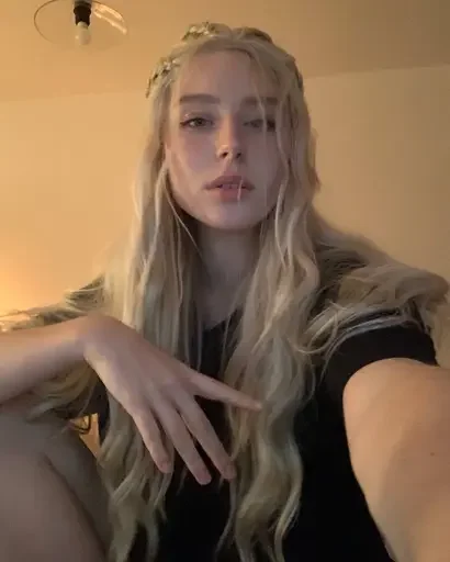 😶 Стикер «°best girls ~» для Telegram