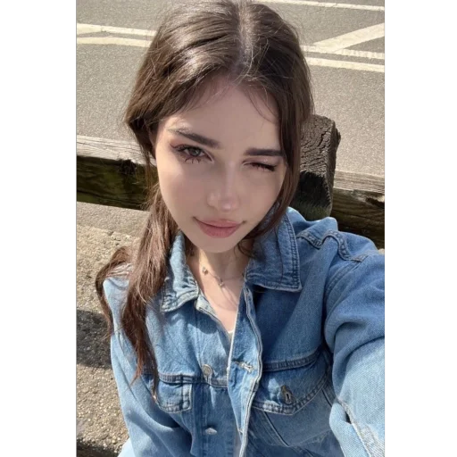 😉 Стикер «°best girls ~» для Telegram